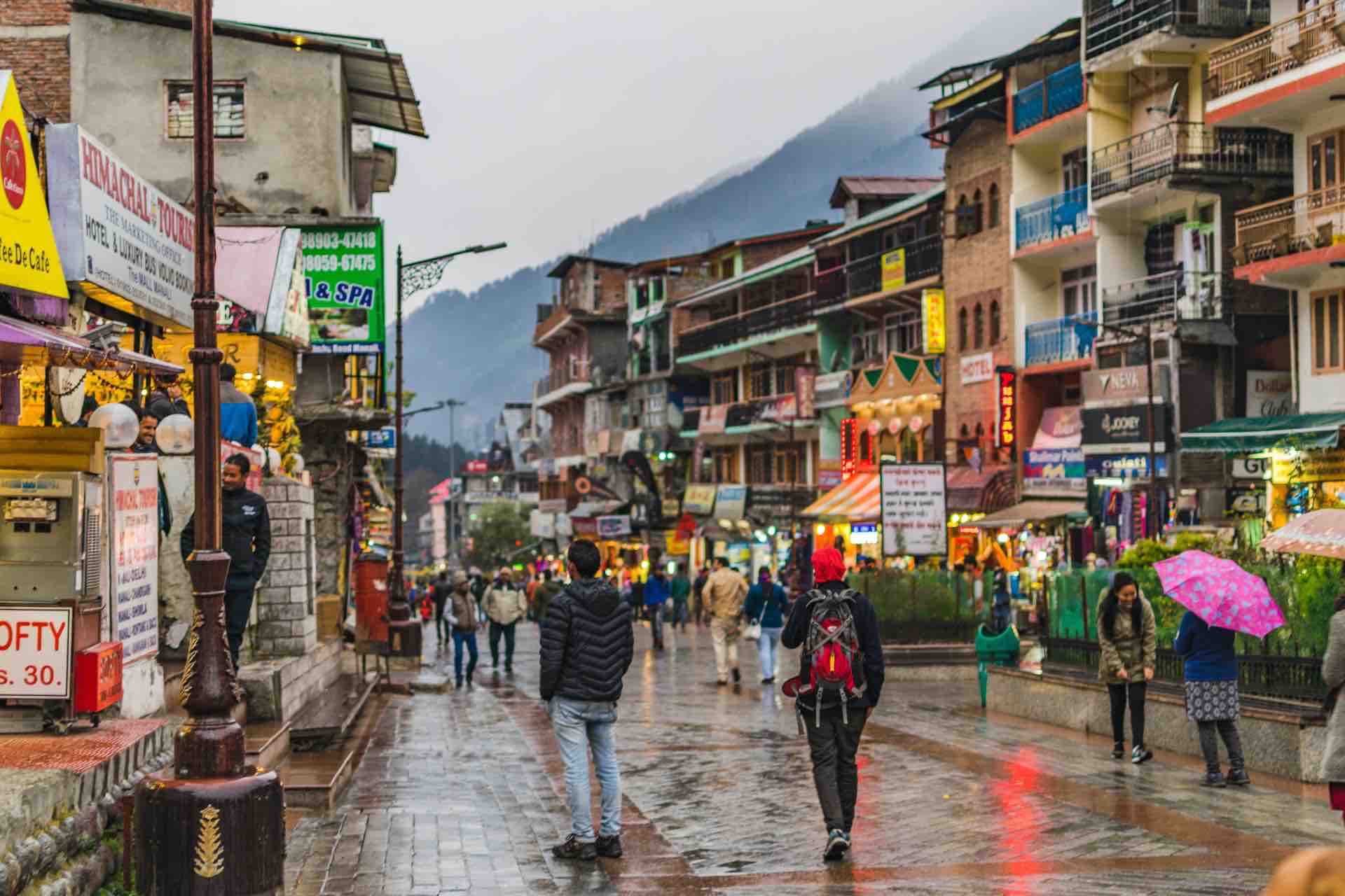 Mall Road, Manali that used to be full of crowds and hustle-bustle during peak travel season