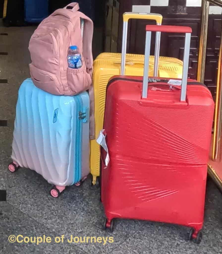 Travel luggage bags with wheels