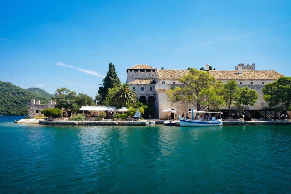 Cherish the Croatian beauty, Dubrovnik a boat ride and a cozy meal. 