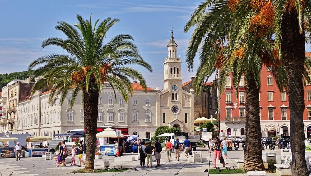  A vibrant scene along Split’s famous Riva Promenade, lined with palm trees, bustling cafés, and historic buildings. This must-visit spot on a Croatia Summer Itinerary offers the perfect mix of history and seaside relaxation.
