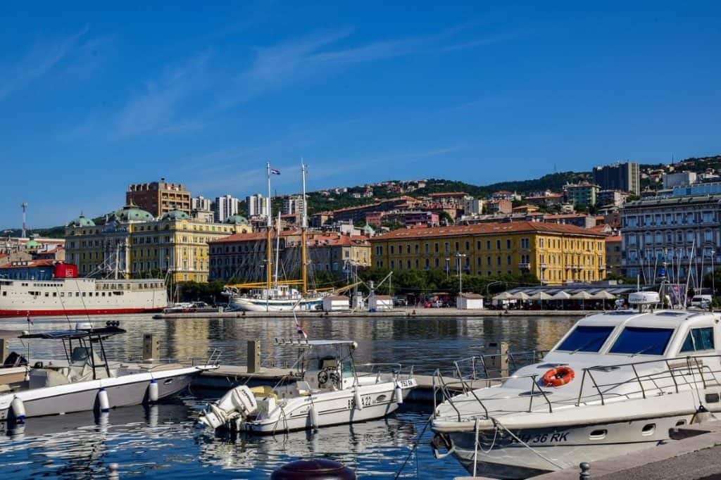 A stunning coastal city featuring ancient Roman ruins, a charming old town, and breathtaking Adriatic Sea views. Known for its affordability, beautiful sunsets, and unique attractions like the Sea Organ, Zadar is a perfect choice for Cheap Travel Destinations in Europe Summer.