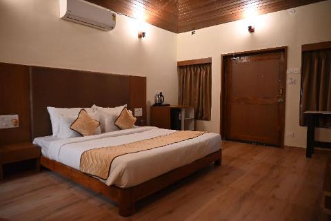 Room at Oakwoods resort , a well-equipped wildlife resort near Tadoba, a great choice for those wondering where to stay in Tadoba.