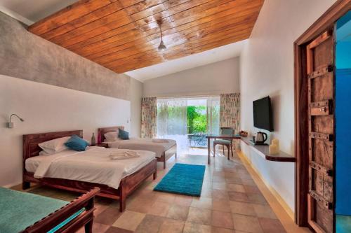 Spacious and luxurious room at the Red Earth Tadoba Resort. Luxury safari lodge near Tadoba National Park – a perfect option for those searching where to stay in Tadoba.
