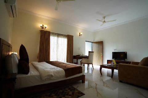 Room at Seven Tigers Resort, comfortable and scenic accommodation near Tadoba National Park – the answer to where to stay in Tadoba.